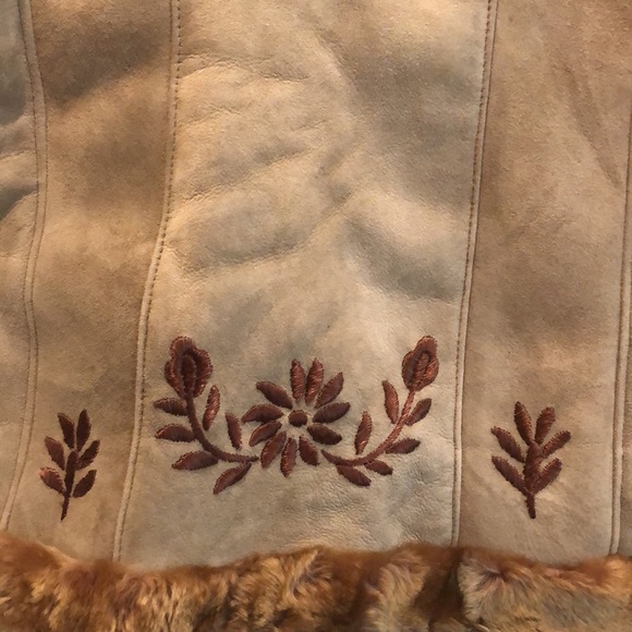 Vest - Picture 5 of 7